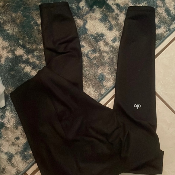Alo Yoga Leggings - Picture 2 of 4